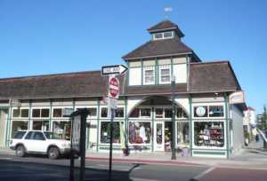 Brick-and-mortar and brick-and-click customer experience service business competitiveness success e-commerce age corner store Fort Bragg California