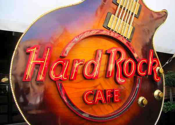 Hard Rock Cafe Inc., 10 decisions of operations management, productivity, food service, hospitality, gaming industries, signage