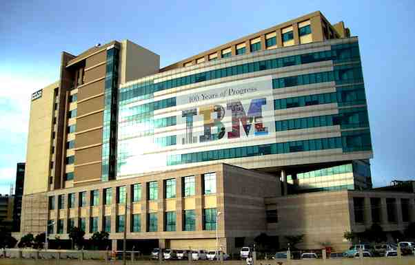 IBM generic competitive strategies, SWOT analysis, strengths, weaknesses, opportunities, threats, cloud computing business analysis case study