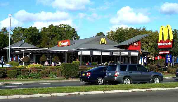 McDonald’s organizational culture characteristics, food service business strategy, company HR and corporate culture analysis case study