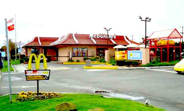 McDonald’s mission statement, vision statement, fast food service restaurant chain business purpose goals analysis case study
