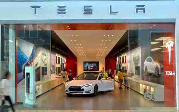 Tesla Inc. (Tesla Motors, Inc.) marketing mix, 4P, product, place, promotion, price, automotive business case study