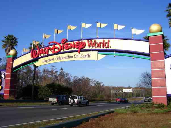 Walt Disney Company organizational structure design, corporate hierarchy, amusement park business structure analysis case study, recommendations