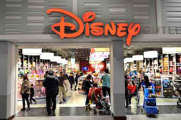 Disney marketing mix, 4P, 4Ps, product, place, promotion, price, marketing strategy, theme park business case analysis