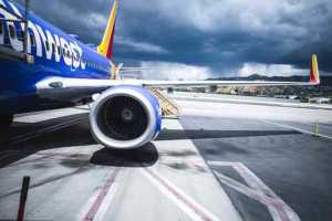 Southwest Airlines SWOT analysis, strengths, weaknesses, opportunities, threats, internal/external factors, internal/external analysis commercial aviation business strategy