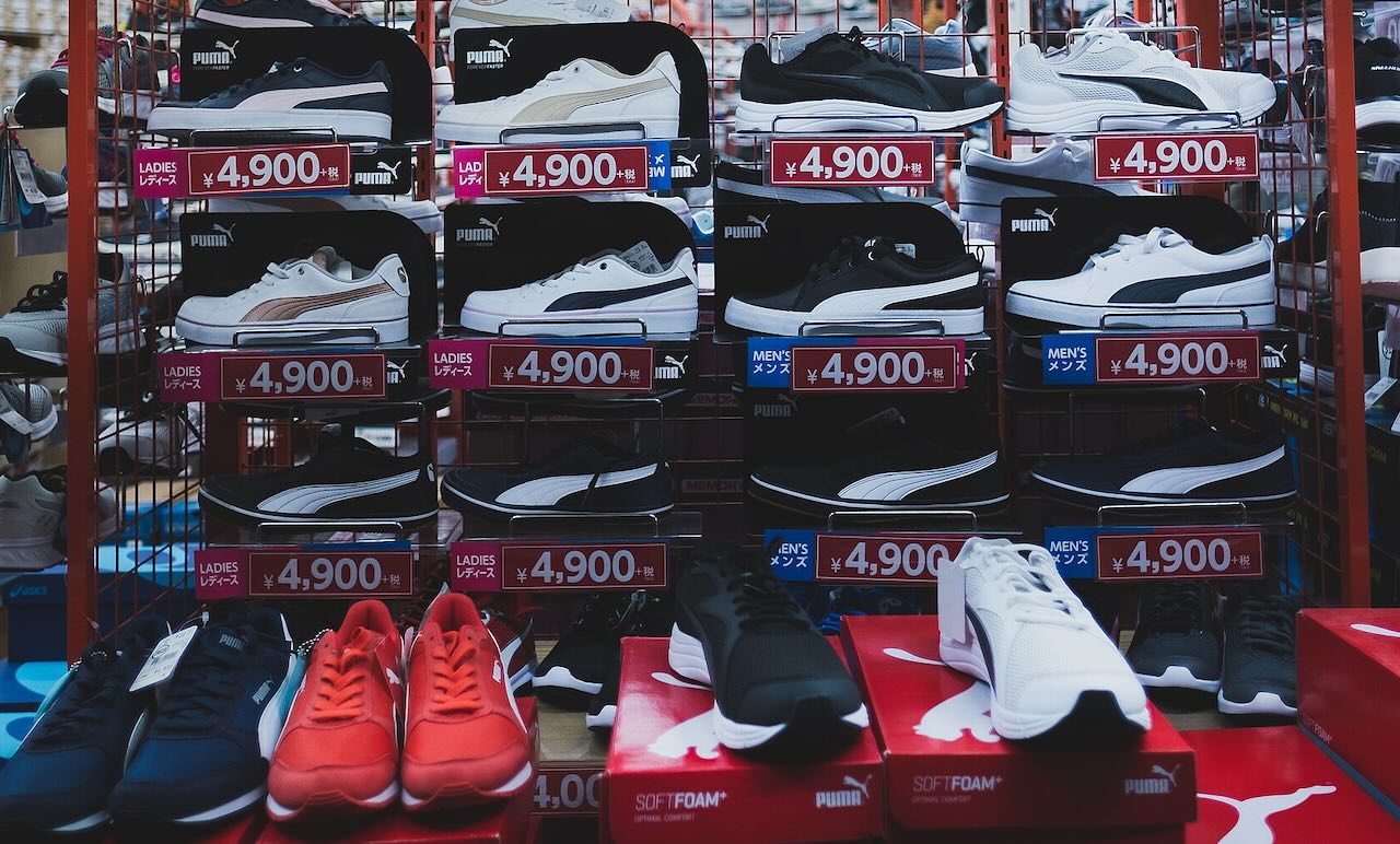 Puma marketing mix, 4P, 4Ps, product, price, place, promotion, sporting goods business strategy analysis case study