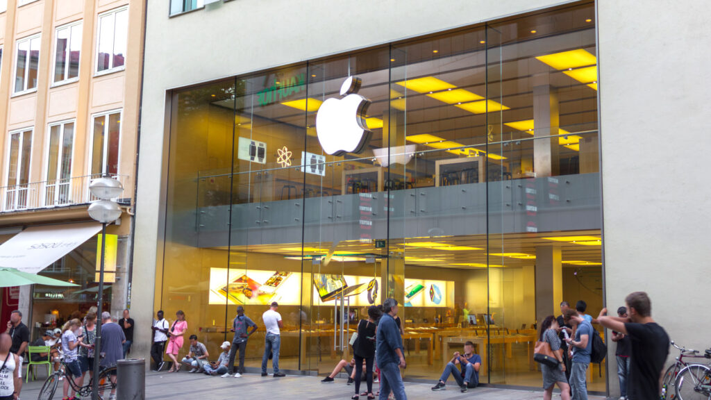 Apple PESTEL PESTLE Analysis Recommendations Store Rosenstraße Munich Germany