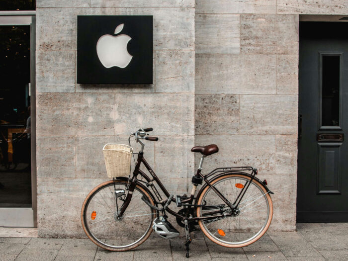 Apple corporate social responsibility strategy, ESG, corporate citizenship, stakeholders, sustainability, consumer electronics business analysis, Berlin store Apple CSR, ESG, sustainability, business ethics, stakeholders, corporate social responsibility, computer business case study, Berlin store