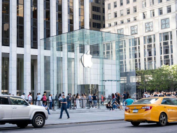 Apple Five Forces Analysis and recommendations, competition, customers, suppliers, substitution, new entrants, consumer electronics store NYC