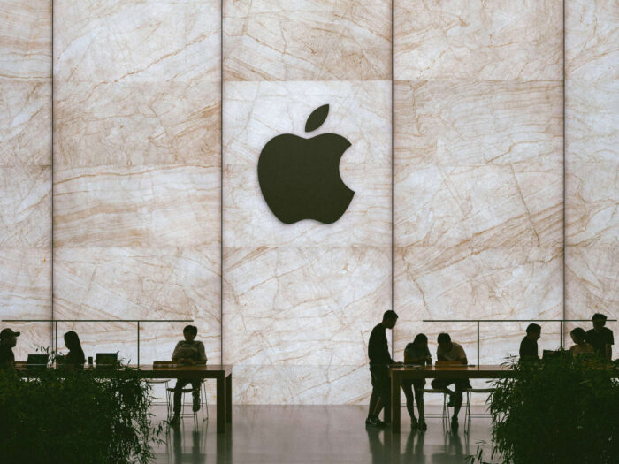 Apple Five Forces analysis and recommendations, Porter model, global competition, information technology and consumer electronics store