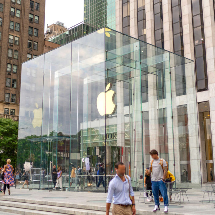Apple organizational culture, work core values, information technology business HRM case study, Fifth Avenue NYC store Apple organizational culture, work core values, information technology business HRM case study, Fifth Avenue NYC store