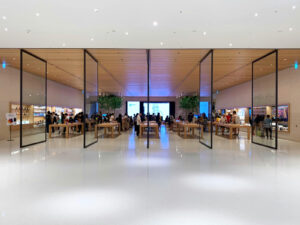 Apple’s Competitive Strategy & Growth Strategies