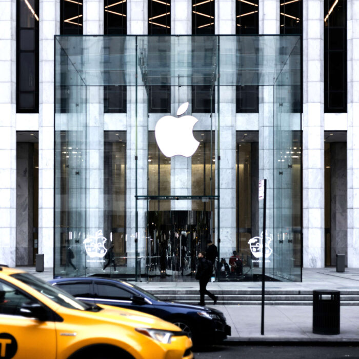 Apple vision statement, mission statement, business purpose and goals analysis, consumer electronics Fifth Avenue NYC store