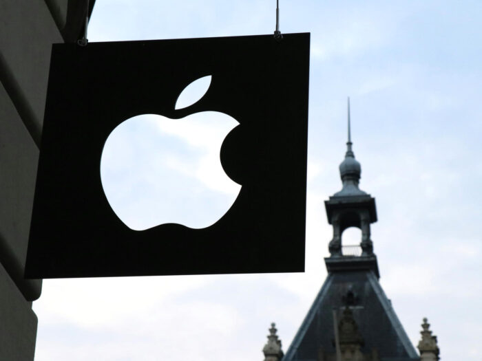 Apple operations management, ten critical decisions, inventory management, productivity metrics, information technology, consumer electronics, Amsterdam store