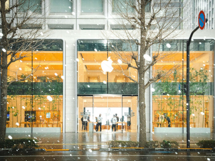Apple mission, vision, purpose, goals, core values, IT, consumer electronics business analysis case study, Marunouchi store