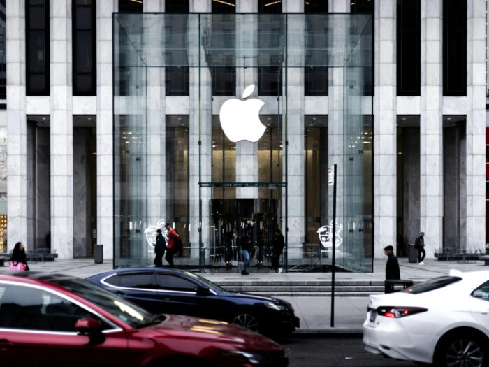 SWOT Analysis of Apple, Recommendations, Strengths, Weaknesses, Opportunities, Threats, external internal factors, Fifth Avenue NYC Store