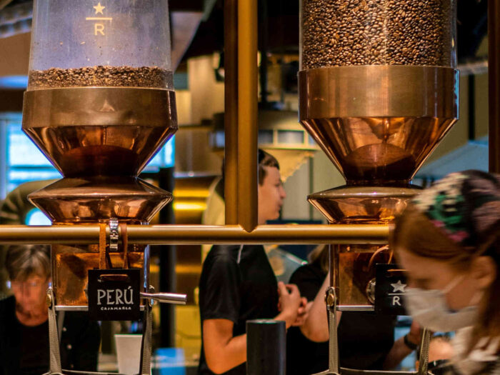 Starbucks Five Forces Analysis, recommendations, competitive rivalry, consumers, suppliers, substitutes, new entrants, coffee business, Porter, Chicago Starbucks Five Forces Analysis, recommendations, competition, customers, suppliers, substitution, new entry, coffeehouse business, Porter model, Chicago