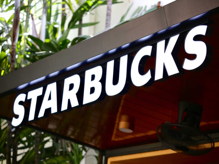 Starbucks growth strategies, competitive strategy, competitive advantages, Porter, Ansoff, coffeehouse chain business analysis case study, Singapore