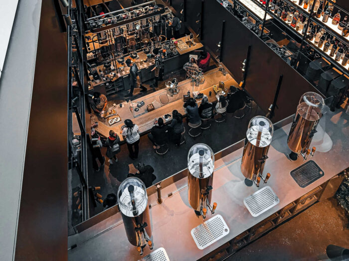 Starbucks generic competitive strategy, Porter, intensive growth strategies, Ansoff, coffee business competitive advantage, Chicago Reserve Roastery