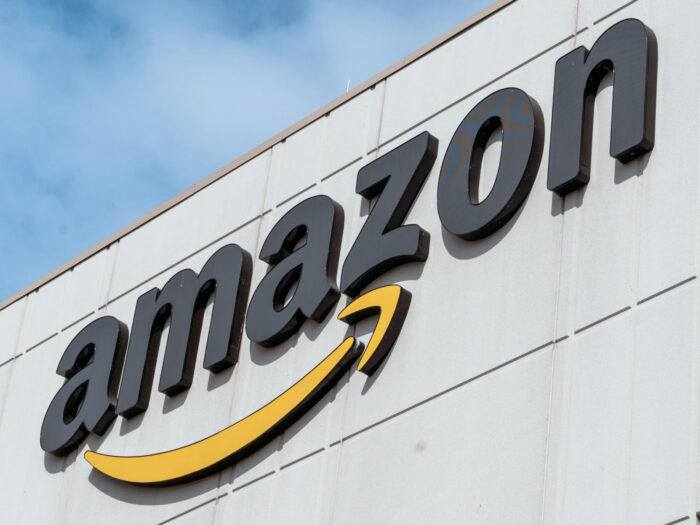 Amazon vision statement, mission statement, goals, purpose, IT e-commerce business case study analysis, building sign Amazon vision statement, mission statement, goals, purpose, IT e-commerce business case study analysis, building sign