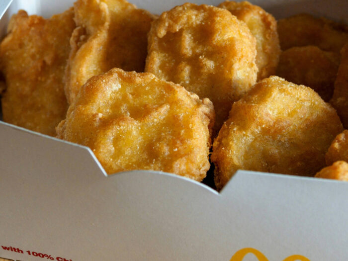 McDonald’s marketing mix 4Ps, 4P, product, price, place, promotion, marketing strategy, foodservice business analysis, Chicken McNuggets