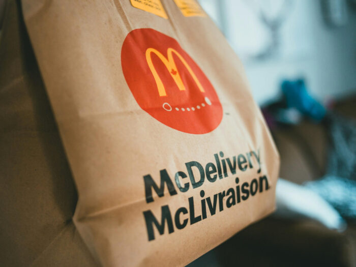 McDonald’s 4Ps, 4P, product, promotion, place, price, marketing strategy, fast-food business case study, delivery bag