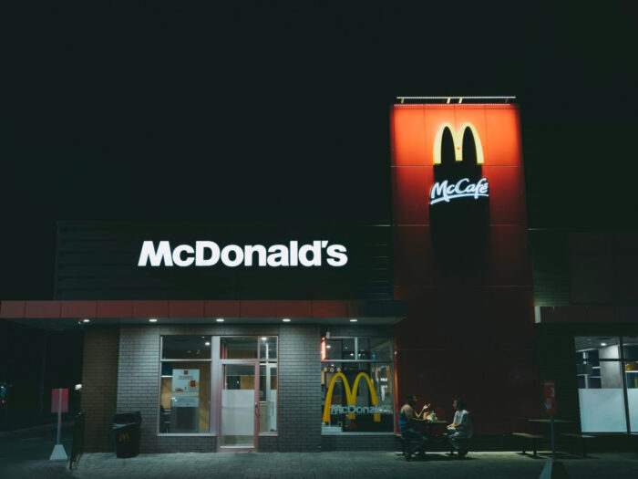 McDonald’s Five Forces Analysis, Recommendations, competition, buyers, suppliers, substitution, new entry, fast-food business case study McDonald’s Five Forces Analysis, Recommendations, competition, buyers, suppliers, substitution, new entry, fast-food business case study