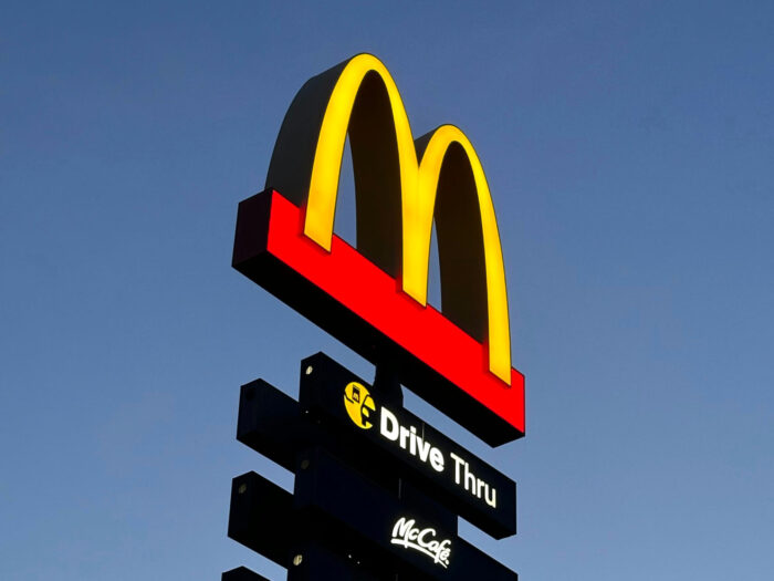 McDonald’s Five Forces Analysis, Recommendations, competitors, customers, suppliers, substitutes, new entrants, business case study, restaurant sign McDonald’s Five Forces Analysis, Recommendations, competitors, customers, suppliers, substitutes, new entrants, business case study, restaurant sign