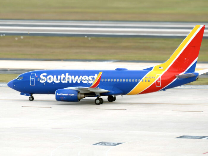 Southwest marketing mix 4P 4Ps, product, place, price, promotion, airline business marketing strategy case study TPA