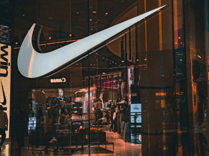 Nike marketing mix 4Ps, 4P, product, price, promotion, place, sportswear business marketing strategy analysis, Dubai store