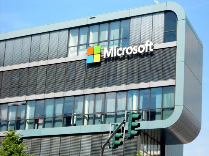 Microsoft generic competitive strategy, competitive advantage, Porter, intensive growth strategies, Ansoff, computer business case study, Cologne Microsoft generic competitive strategy, competitive advantage, Porter, intensive growth strategies, Ansoff, computer business case study, Cologne