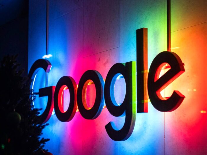 Google marketing mix 4P, Alphabet, product, place, promotion, price, IT consumer electronics marketing strategy analysis, sign