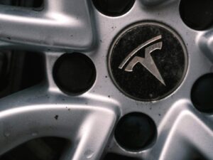 Tesla’s Generic Strategy, Growth Strategies & Competitive Advantage