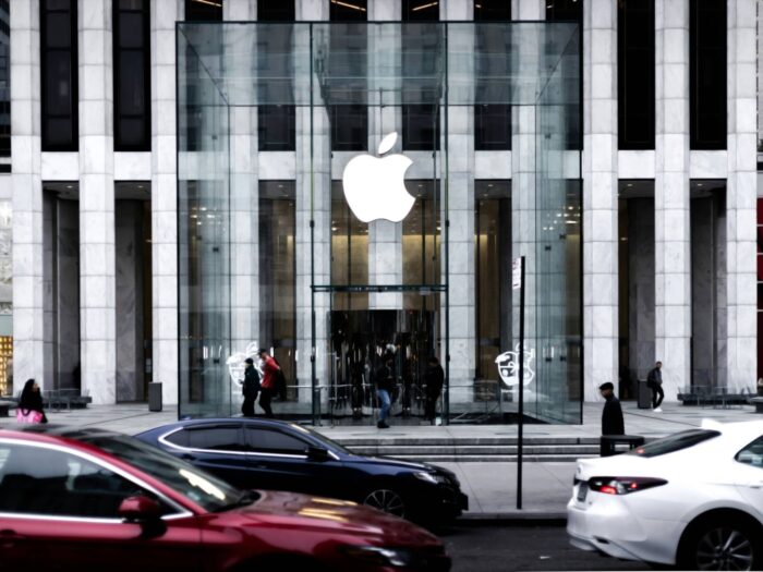 SWOT Analysis of Apple, Recommendations, Strengths, Weaknesses, Opportunities, Threats, external internal factors, Fifth Avenue NYC Store