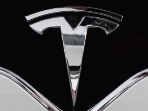 Tesla Five Forces Analysis & Recommendations (Porter’s Model)