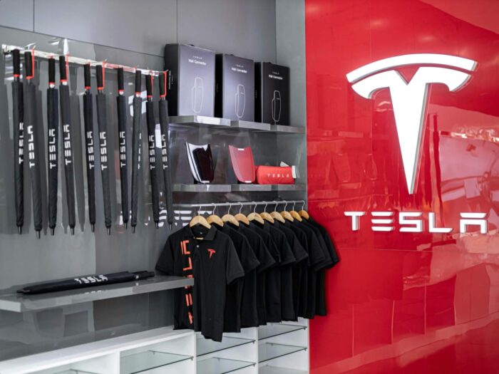 Tesla marketing mix 4Ps, product, price, promotion, place, automobile and energy business case study analysis, merchandise